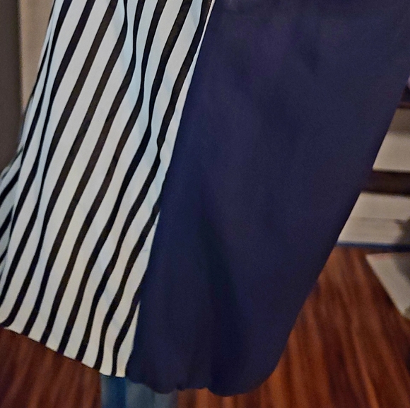 Outback Red size Small Sleeveless Blouse colors Blue and White - Picture 7 of 9